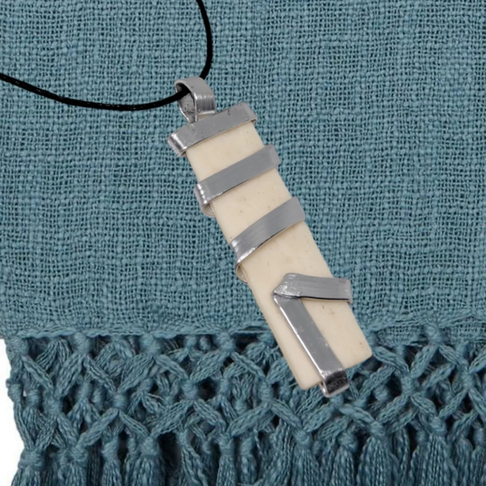 🙋 10/$20. Hand Wired Pendant w/ Adjustable Necklace